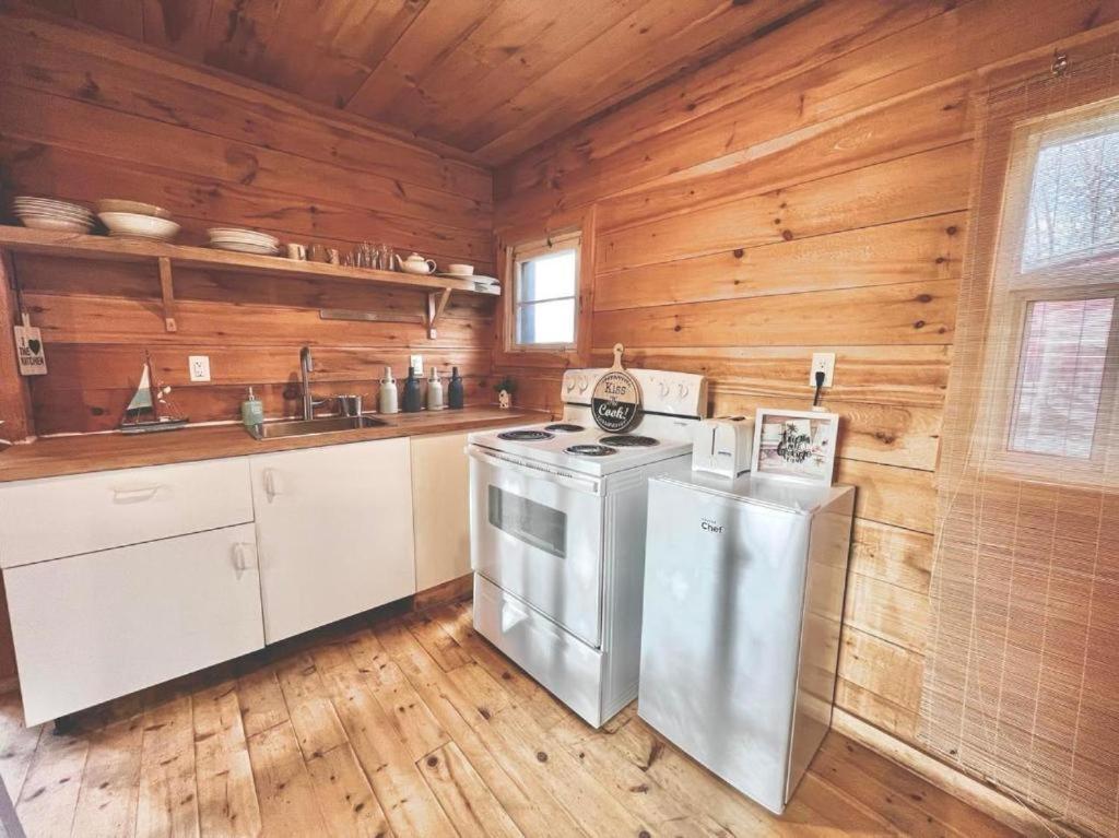 Отель Muskoka Escape Порт-Карлинг Экстерьер фото