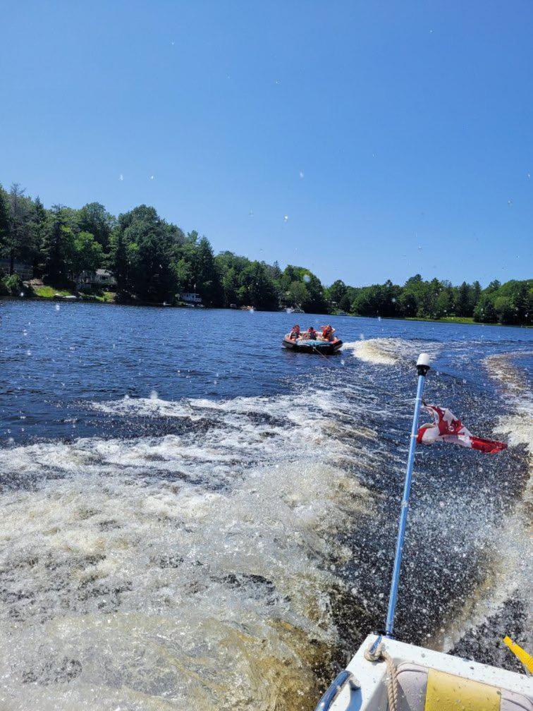 Отель Muskoka Escape Порт-Карлинг Экстерьер фото